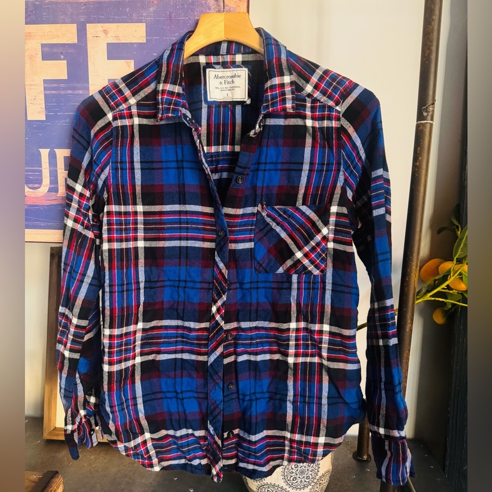 Abercrombie & Fitch women’s flannel button-up shirt
Size L